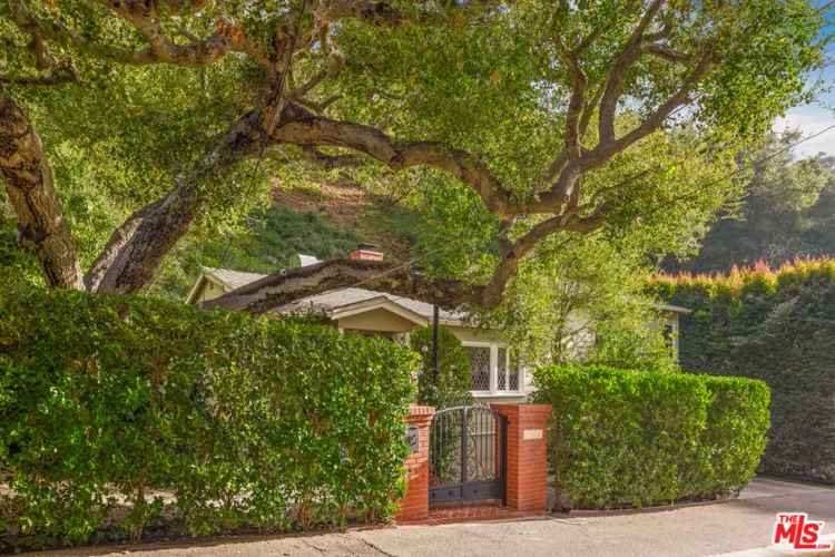 2-Bed 1.5-Bath Home in Beverly Hills