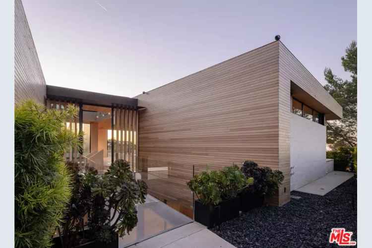 Stunning Modern Home in Trousdale Estates Beverly Hills