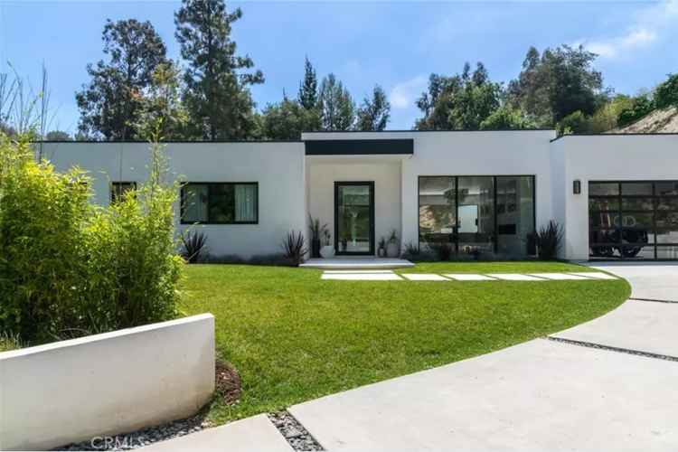 Beverly Hills Modern Sanctuary 3 Bed 3.5 Bath Smart Home
