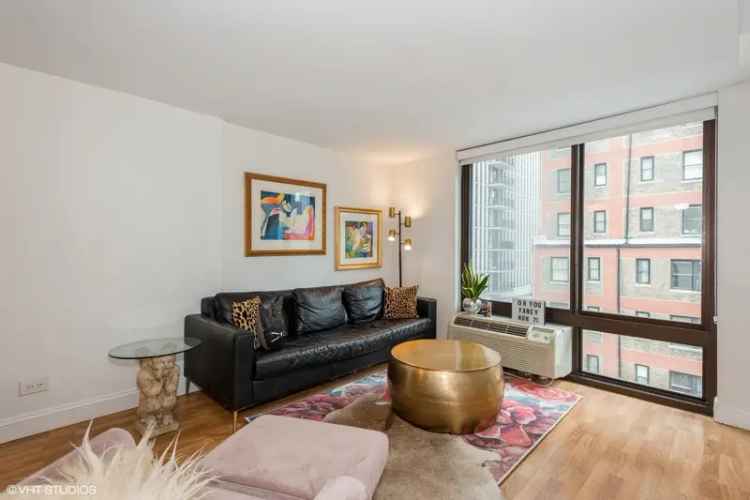 Updated Gold Coast Condo 1 Bed 1 Bath - Pool Fitness Center