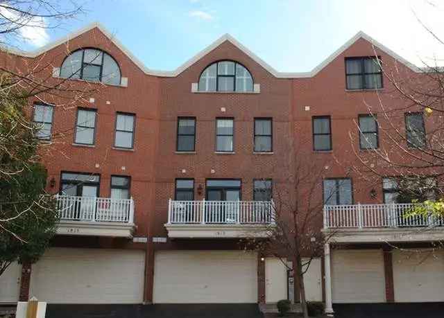Luxury Glen Rowhouse 3625 sq ft  Cook's Kitchen Spa Bath Walk in Closets