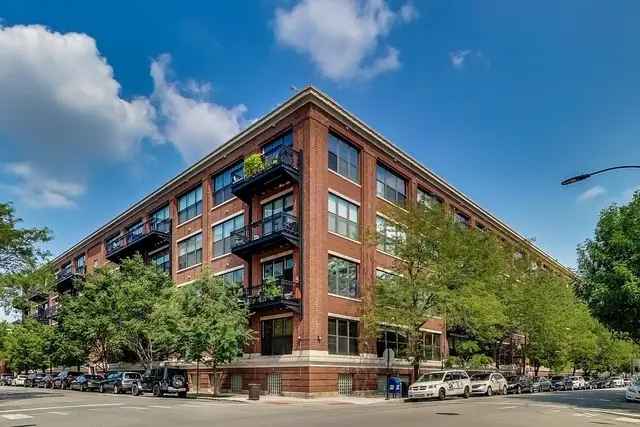 West Loop Loft with Private Terrace and Parking