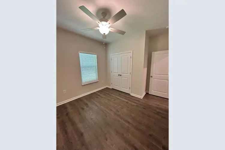 New 4 Bed 2.5 Bath Home in Niceville - Modern Design & Convenient Location
