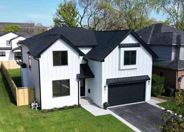 Luxury 4200 Sq Ft Glenview Home - 4 5 Bedrooms 3 5 Baths