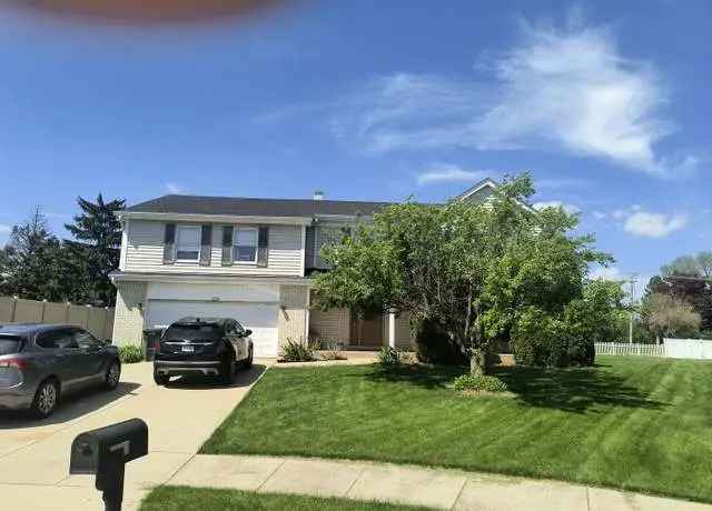 4-Bedroom 3-Bathroom House near Silver Lakes Country Club
