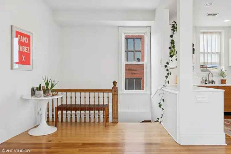 Wicker Park 2-Bedroom Greystone w Roof Rights