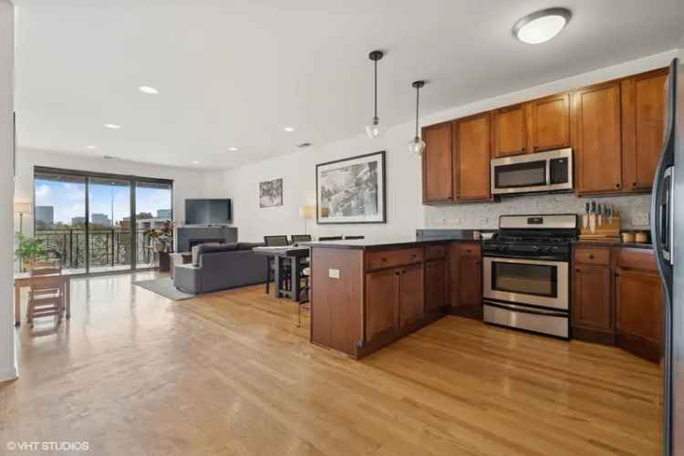 Bright City View 2 Bed 2 Bath Unit with Garage Parking