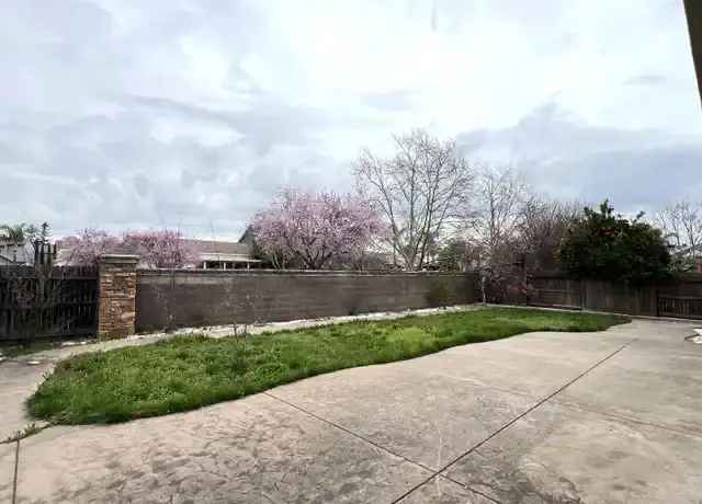 Spacious 4 Bedroom 25 Bathroom House Elk Grove