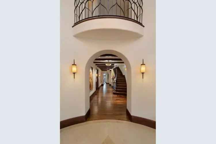 Luxury Mediterranean Villa in Palo Alto - 5 Suites, Wine Cellar, Solar Pool