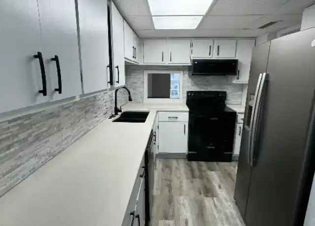 Stunning Waterfront Condo - Newly Renovated 2 Bed 2 Bath