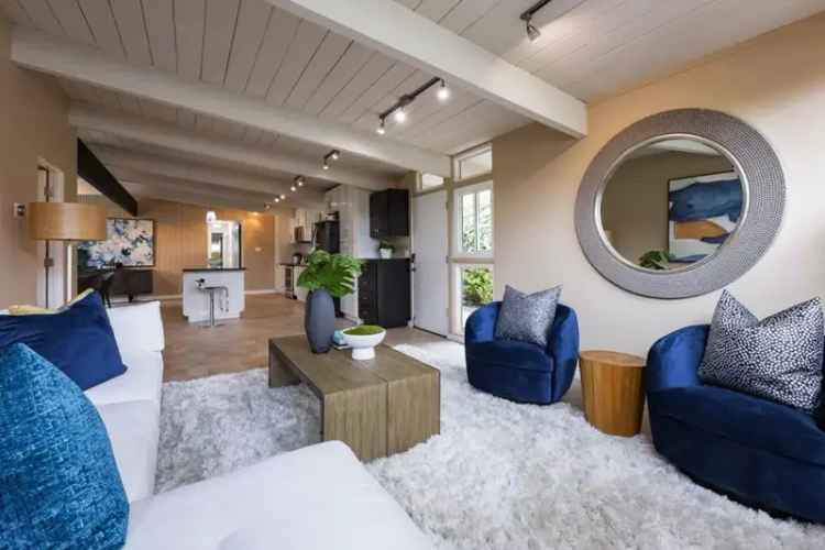 Updated Eichler Home in Palo Alto with 5 Bedrooms and Modern Finishes
