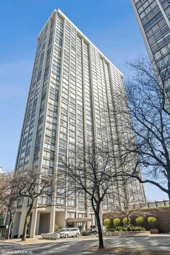 Designer One-Bedroom in Edgewater with Stunning Lake Views