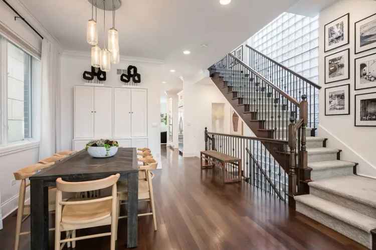 Bucktown 4-Bed 3.5-Bath Home - Modern Updates and Outdoor Spaces