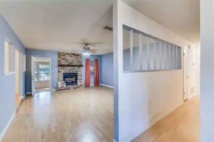 Niceville Home: Spacious Living, Chef's Kitchen, Workshop