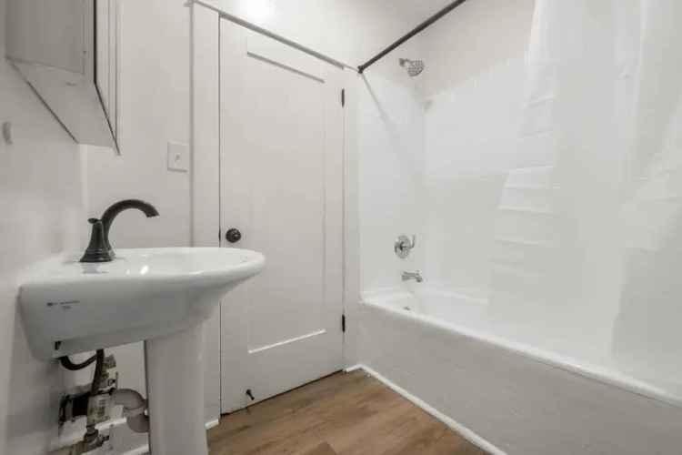 Downtown LA Studio Apartment - Updated & Pet-Friendly