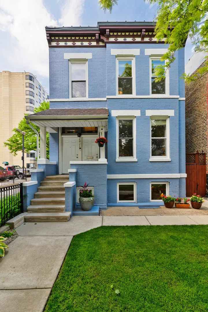 West Bucktown Logan Square 2-Unit Duplex with Modern Updates