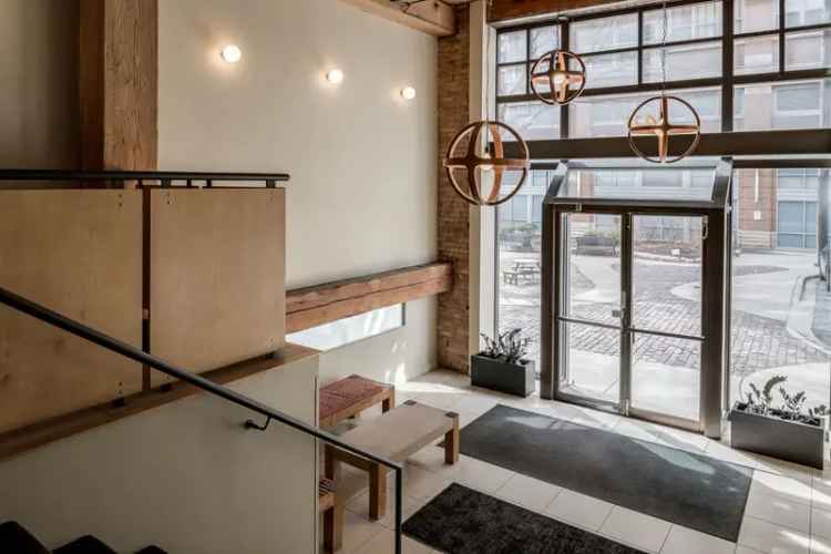 Luxury West Loop Penthouse Loft 4 Bed 4 Bath Private Theater Rooftop Deck