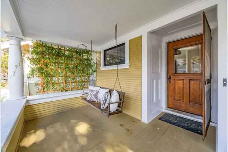 1910 Victorian Gem in Downtown Palo Alto - 6 Beds, 3 Baths