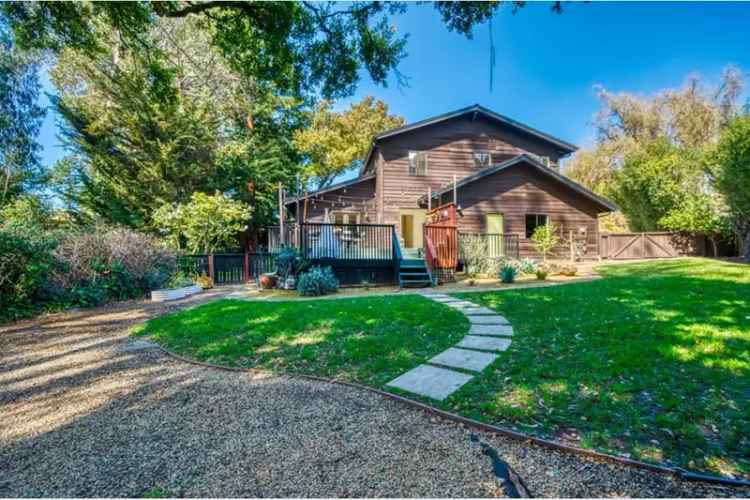 3-Bed 2.5-Bath Oasis Near Beaches and Trails