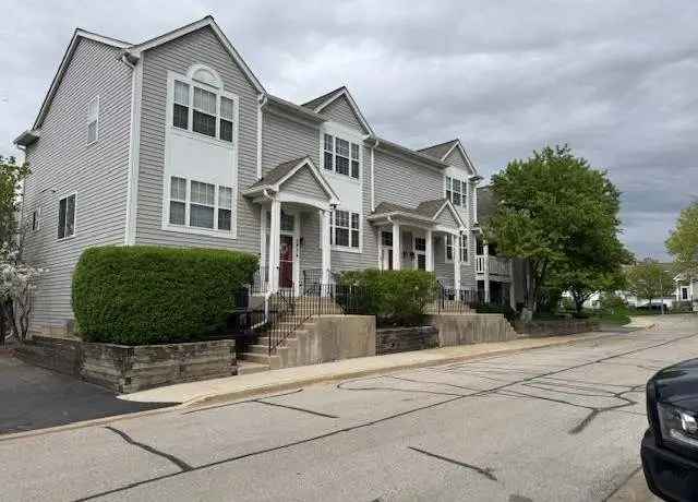 Prairie Village Townhouse 1280 sq ft 2 Bed 2.5 Bath Updated Kitchen