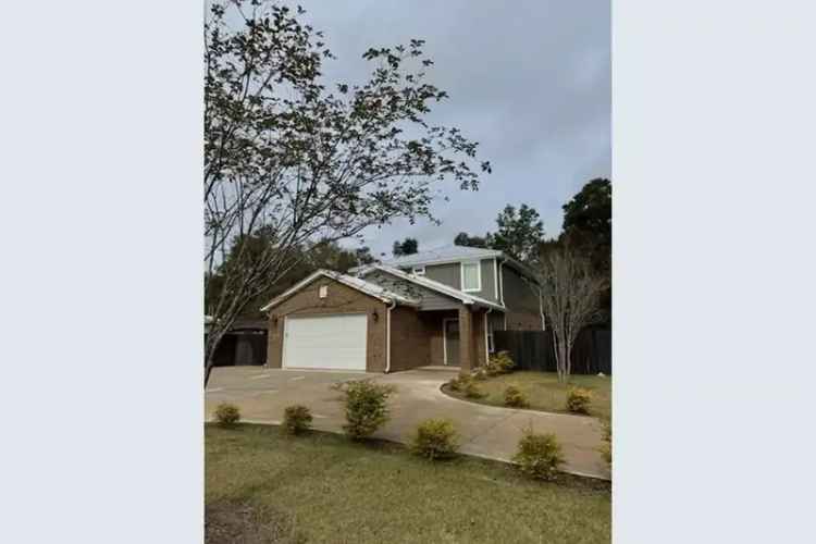 4 Bed 3.5 Bath House Near Boggy Bayou - Like New