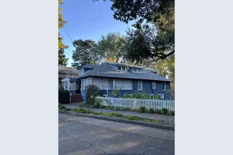 1902 Historic Home 3336 sq ft 4 Apartments Income Potential