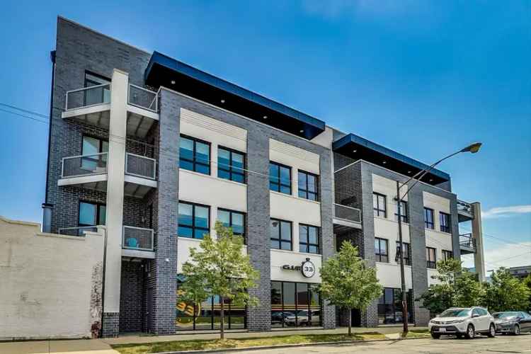Luxury River North Condo: Modern Elegance Meets Convenience