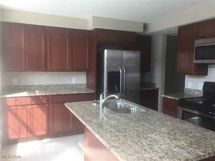 Spacious Townhome near Cleveland Clinic and Case Western Reserve University