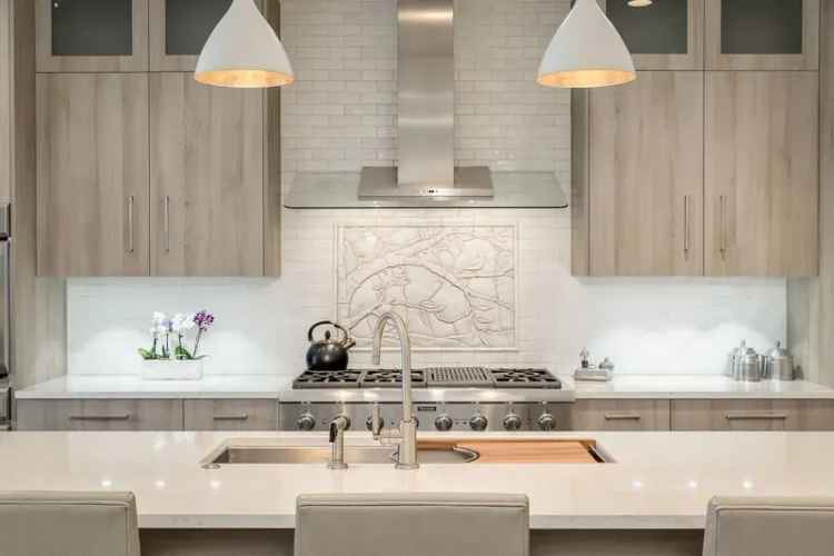 Lincoln Park Greystone - 5800 sq ft - 4 Beds - 4.5 Baths - Updated