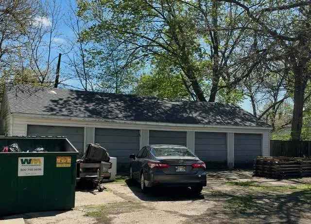 4-Unit Apartment Building with 5-Car Garage in Historic Tanner District
