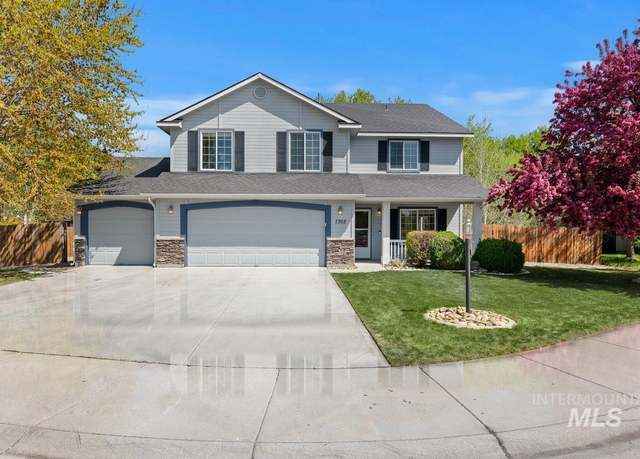 5-Bed 2.5-Bath Home in Three Oaks Boise New LVP Flooring