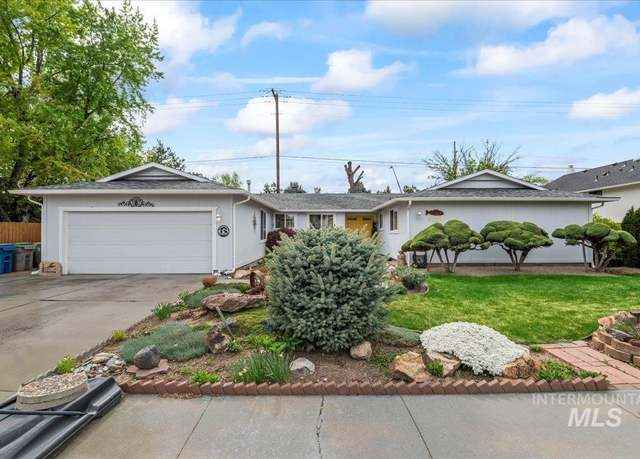 Spacious 4-Bedroom Single Story Home with 2 Fireplaces