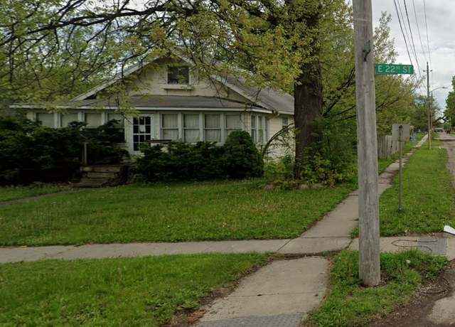 Corner Lot Home with Garage - Easy I-235 Access