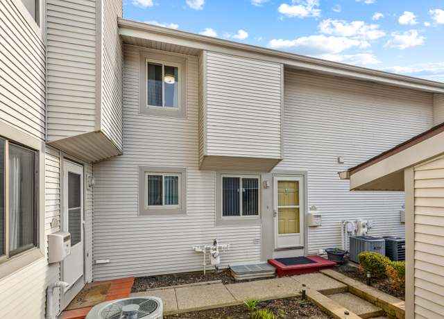 Updated 2-Bedroom Townhouse in Schaumburg IL - Move in Ready