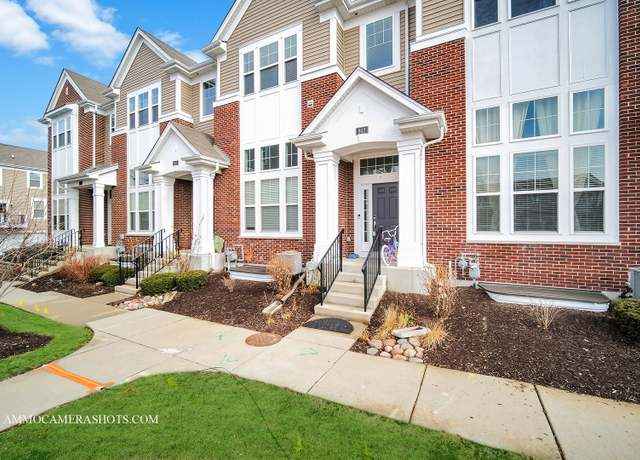 Spacious 3-Bedroom Townhouse with Gourmet Kitchen