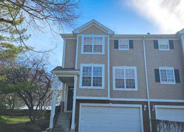 Bright End Unit Townhouse Updated Kitchen Hardwood Floors