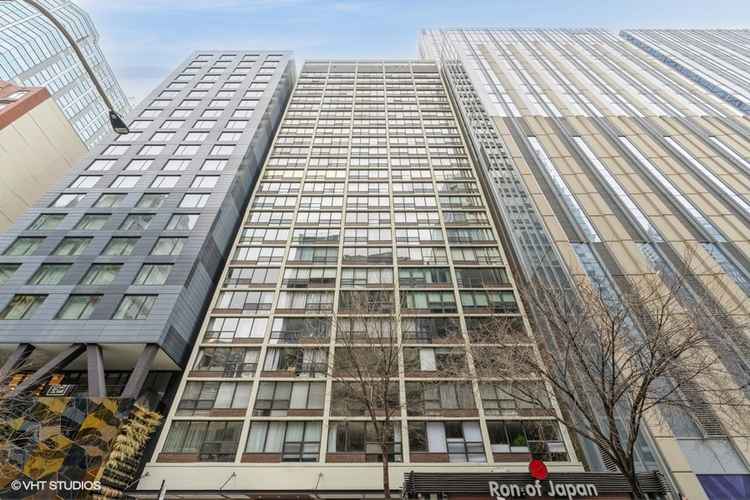Spacious 1 Bed 1 Bath Streeterville Apartment