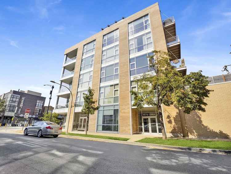 Lakeview Condo: Modern Kitchen Hardwood Floors Private Balcony Heated Garage