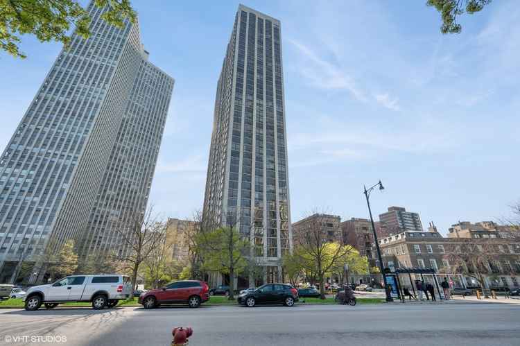 Stunning Lakeview Condo with Park Views - Fully Renovated