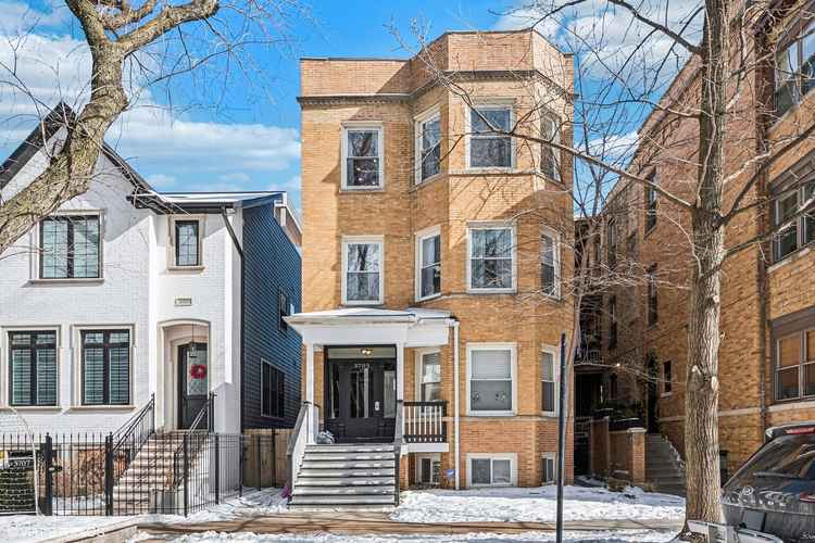 Lakeview Condo: 1400 Sq Ft, 2 Beds, 2 Baths, Updated Kitchen