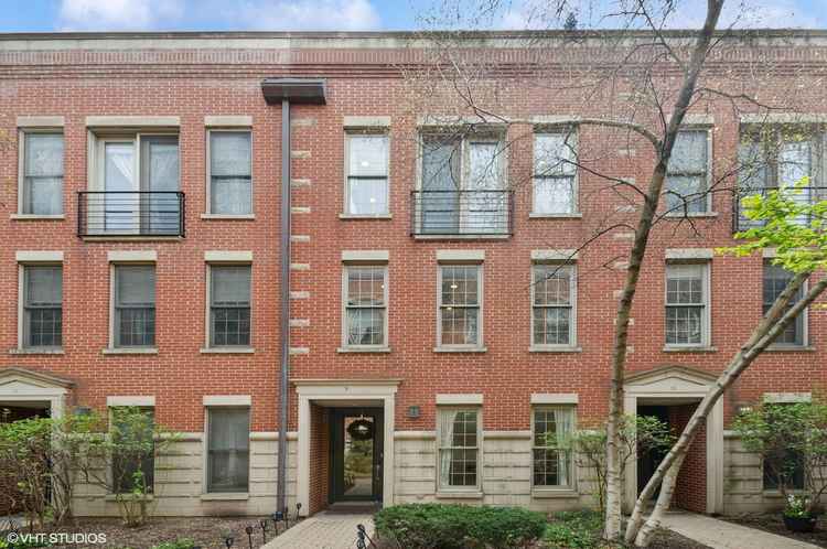 West Loop Townhome 4 Beds 3.5 Baths Skinner West School District