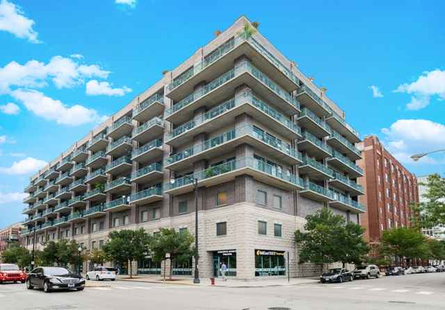 Stunning 1-Bed Loft with Huge Terrace in Fulton Market