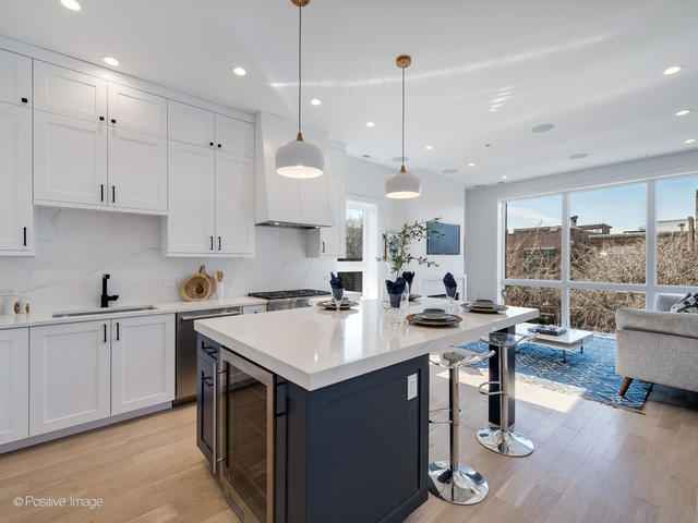 West Town Luxury Penthouse Condo - 3 Bed 2 Bath